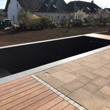 Poolbau Holz und Stein