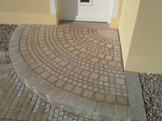 Stufen aus Granitgroßstein für individuelle Formen