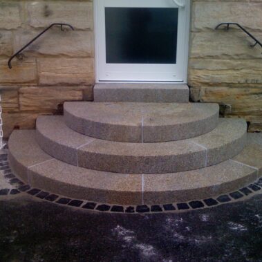 Sonderanfertigung von Granitstufen