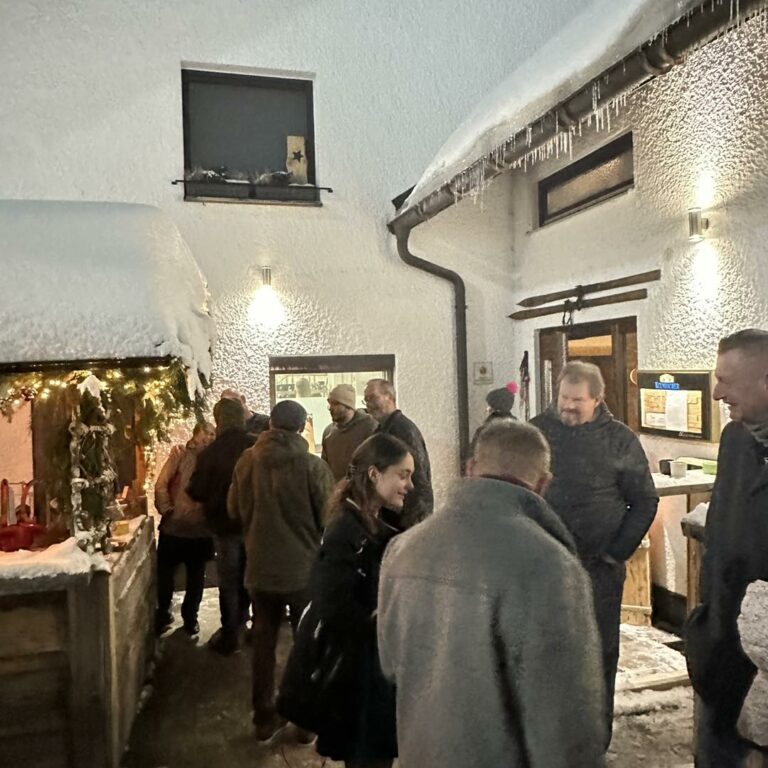 Mitarbeiter bei der Weihnachtsfeier