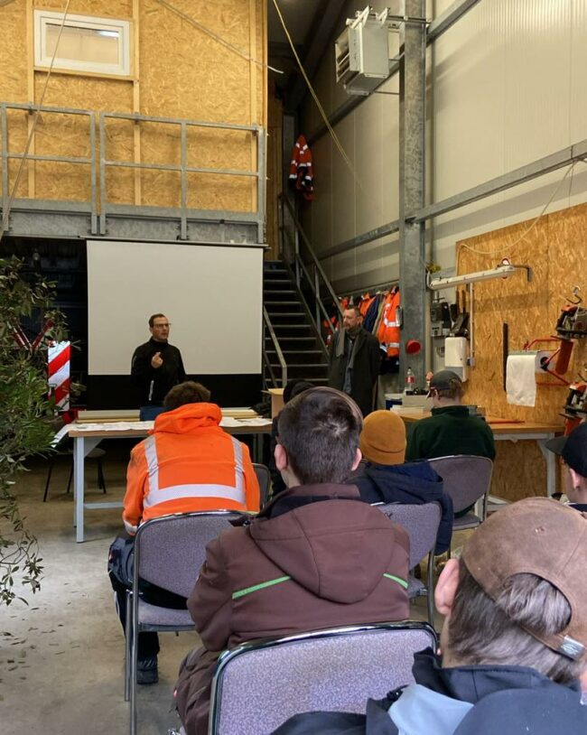 Schulungstage Redner an einem Tisch bei den Oberfränkischen Schulungstagen